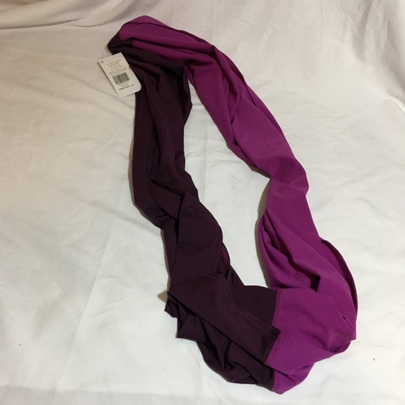 Fabletics Infinity Scarf - Picture 6 of 6